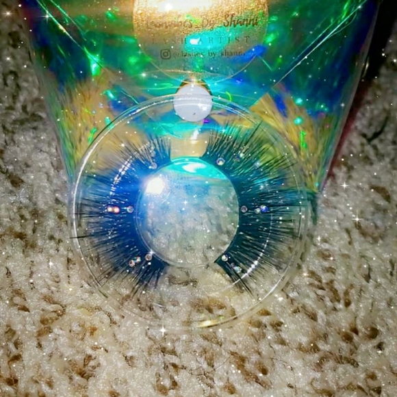 Lashes - Picture 4 of 4